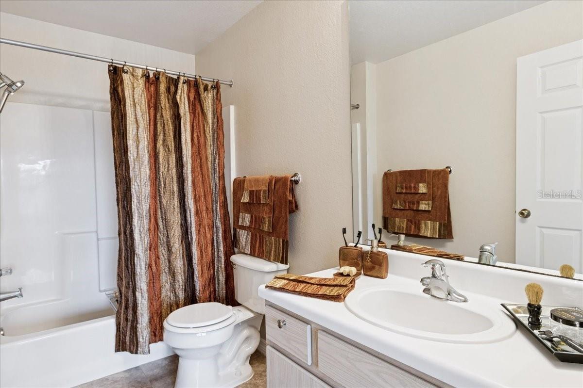 Image 21 of 44 For 5451 Vineland Road 2305