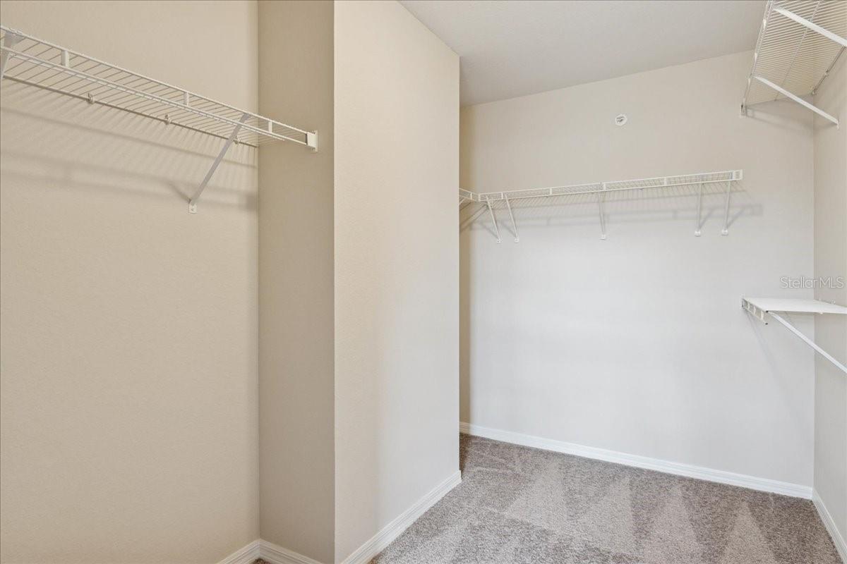 Image 22 of 44 For 5451 Vineland Road 2305