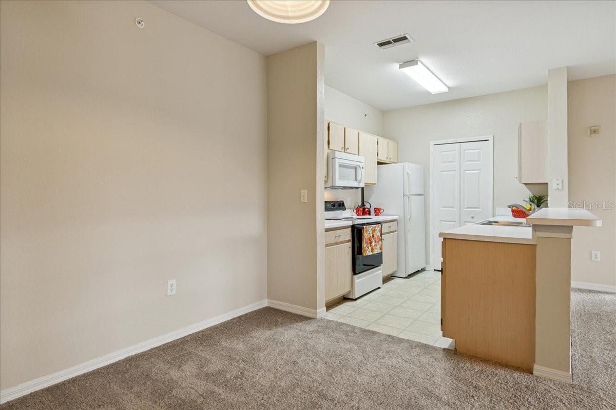 Image 8 of 44 For 5451 Vineland Road 2305