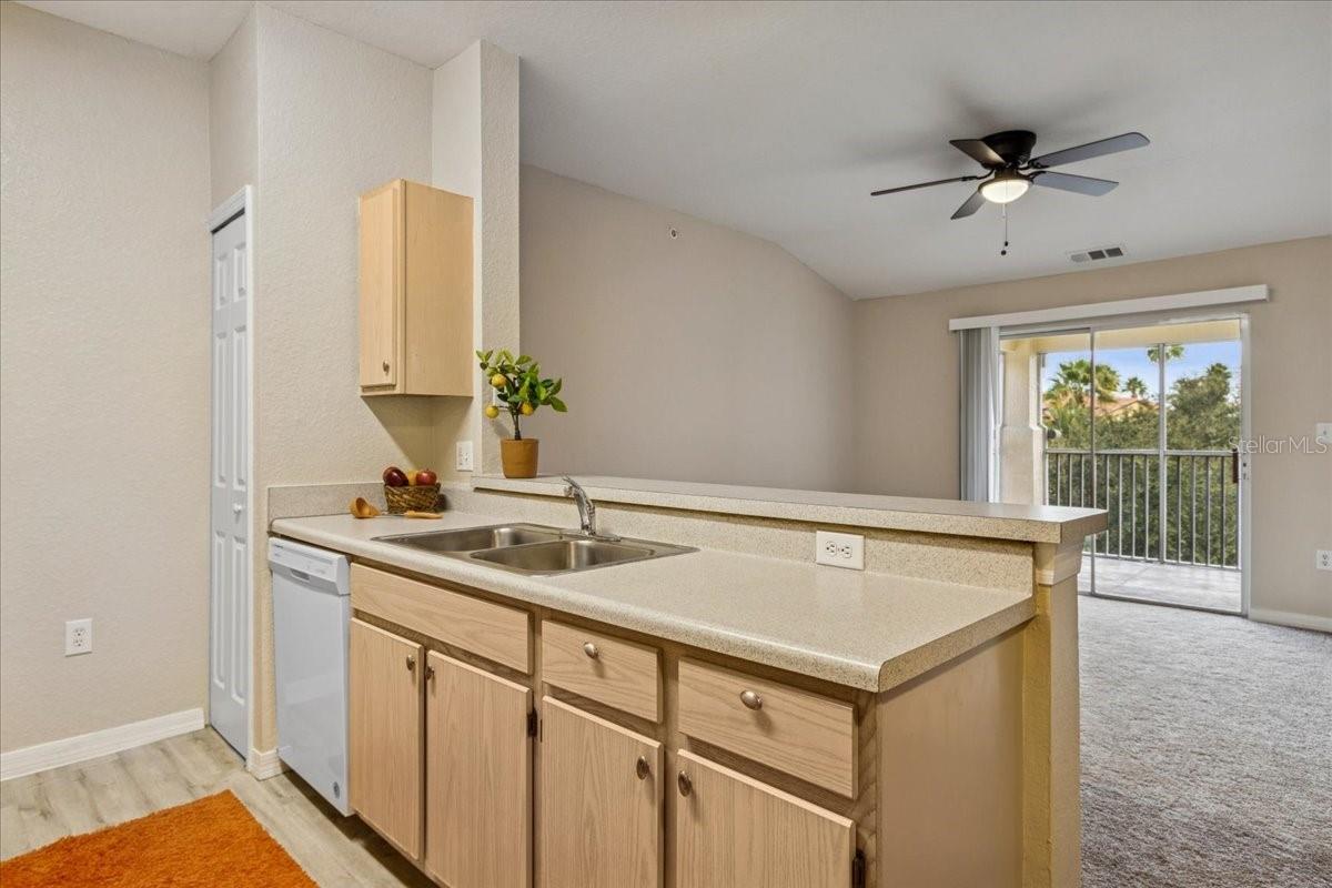 Image 10 of 45 For 5479 Vineland Road 9310