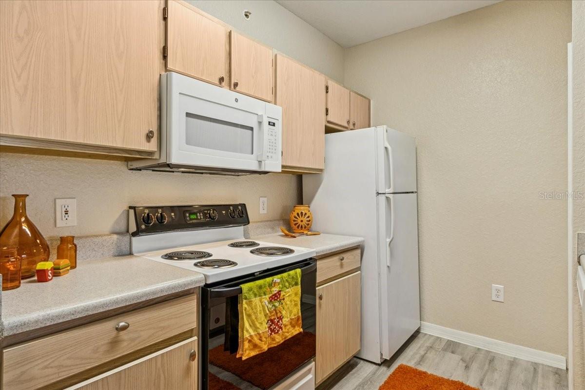 Image 12 of 45 For 5479 Vineland Road 9310