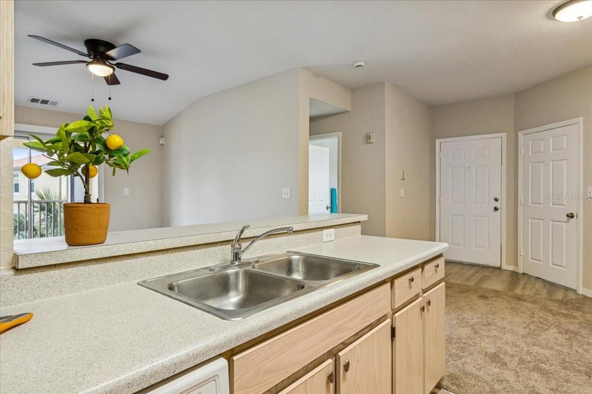 Image 13 of 45 For 5479 Vineland Road 9310