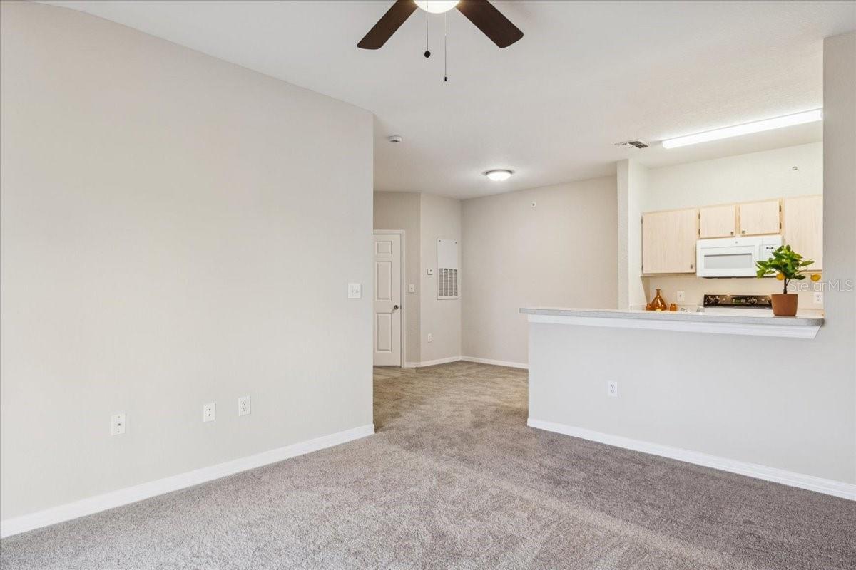 Image 18 of 45 For 5479 Vineland Road 9310