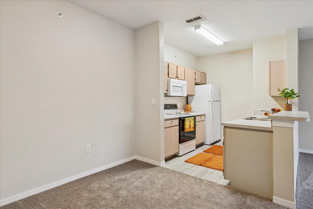 Image 8 of 45 For 5479 Vineland Road 9310