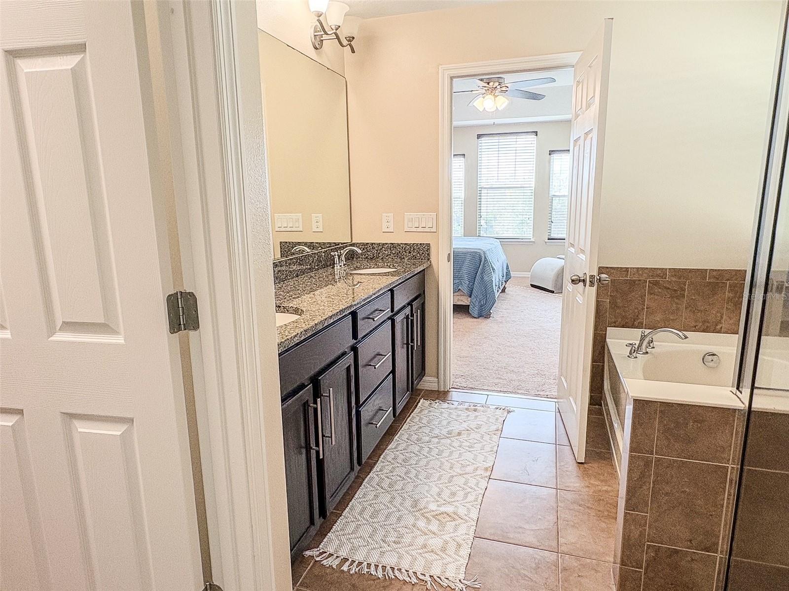 Image 33 of 51 For 8607 Randal Park Boulevard