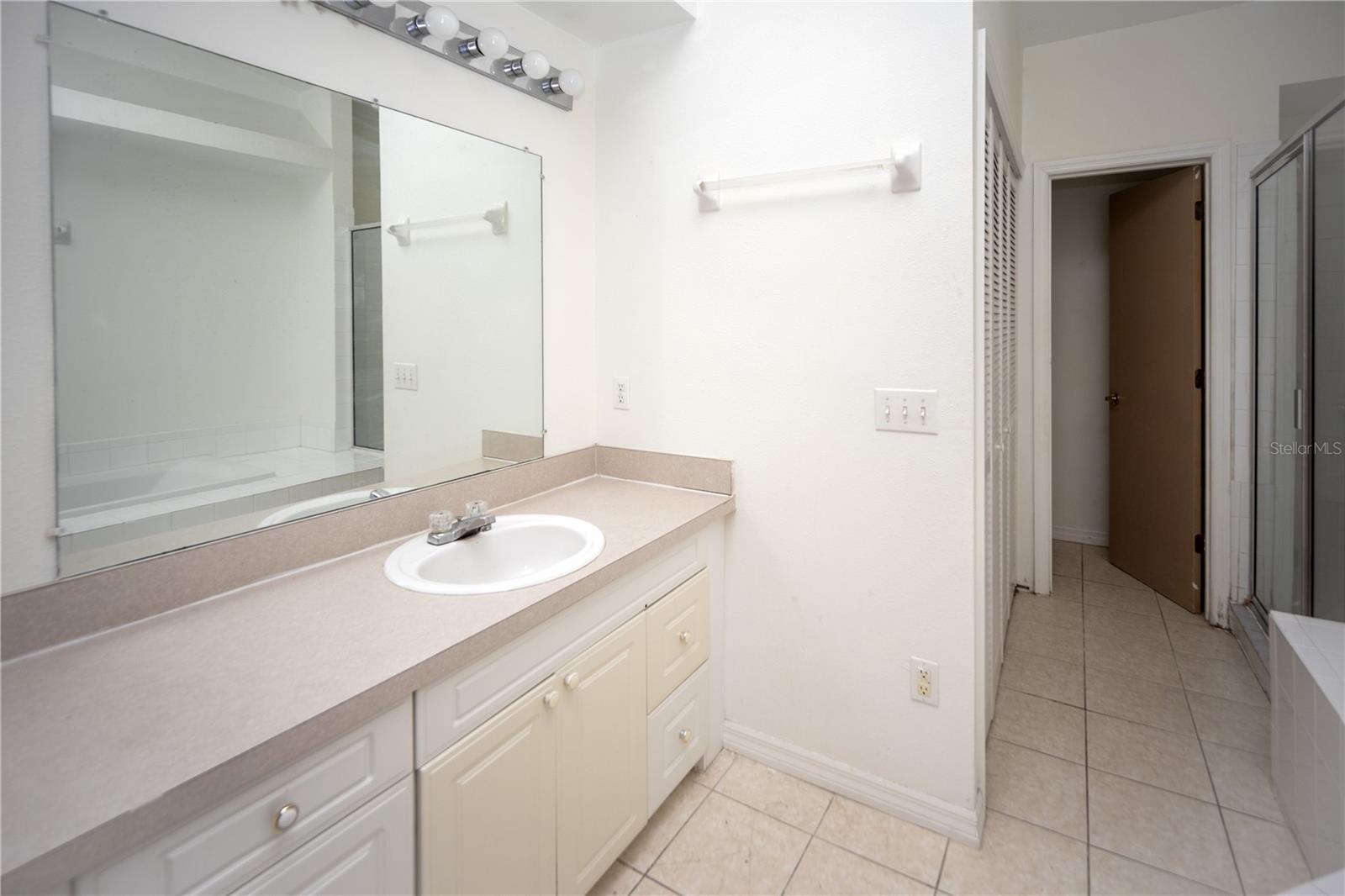 Image 8 of 21 For 811 Orchid Drive A