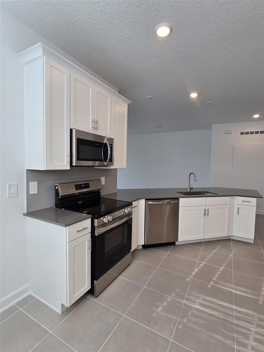 Image 8 of 31 For 1904 Flourish Avenue