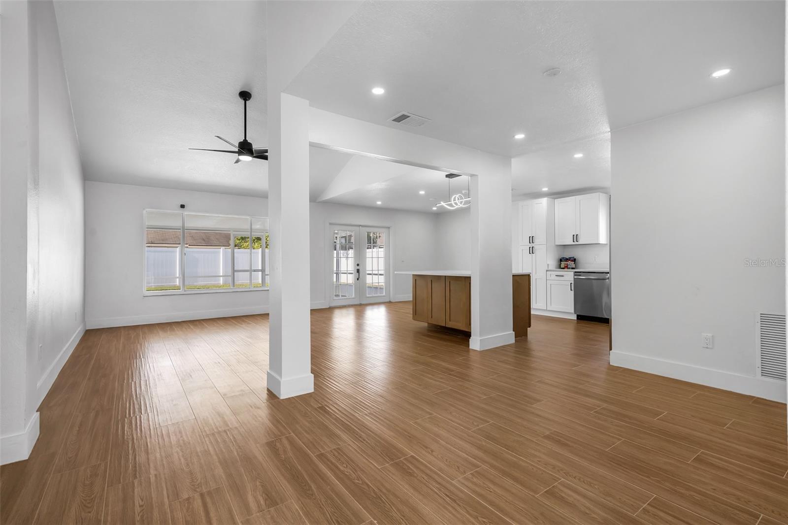 Image 7 of 41 For 11420 Taurus Court