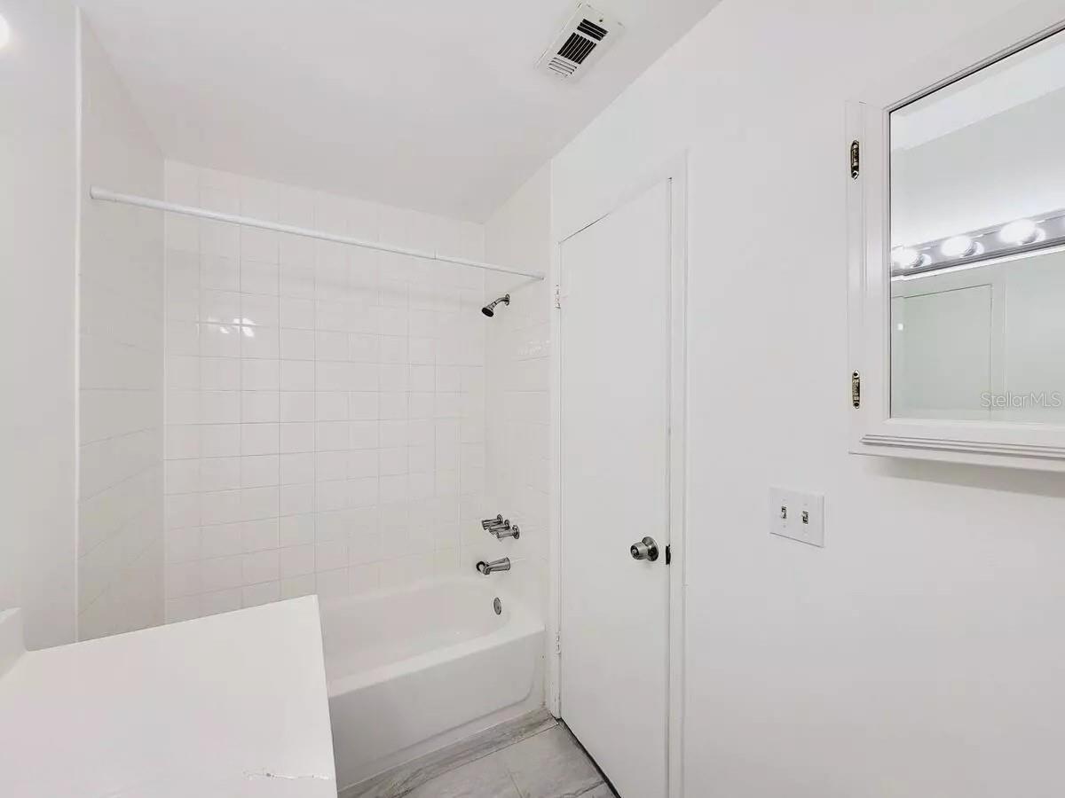 Image 9 of 13 For 1708 Foxhall Circle