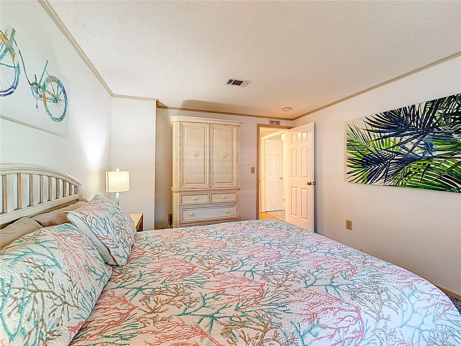 Image 13 of 34 For 805 Camelia Court