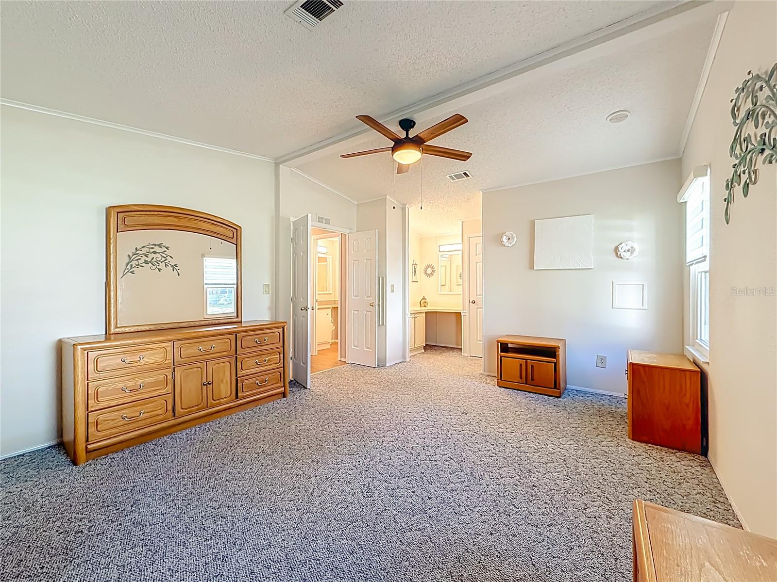 Image 14 of 34 For 805 Camelia Court