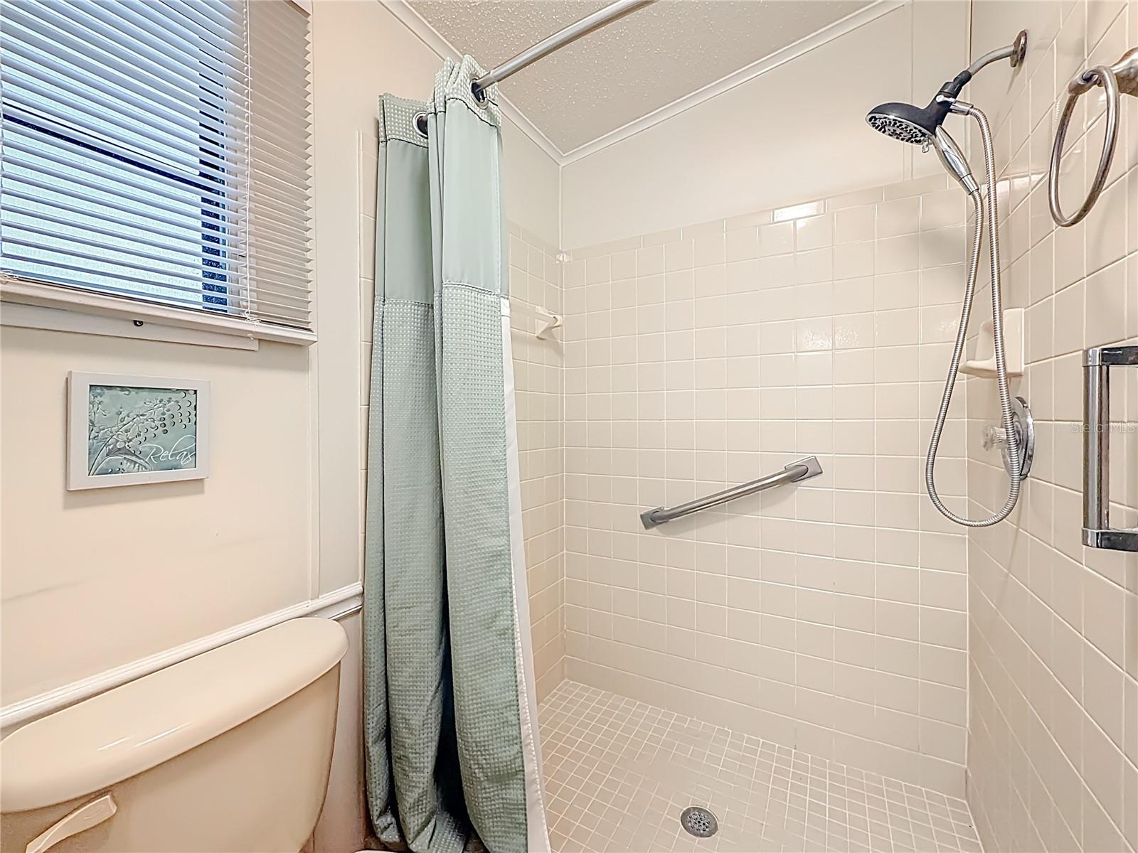 Image 15 of 34 For 805 Camelia Court