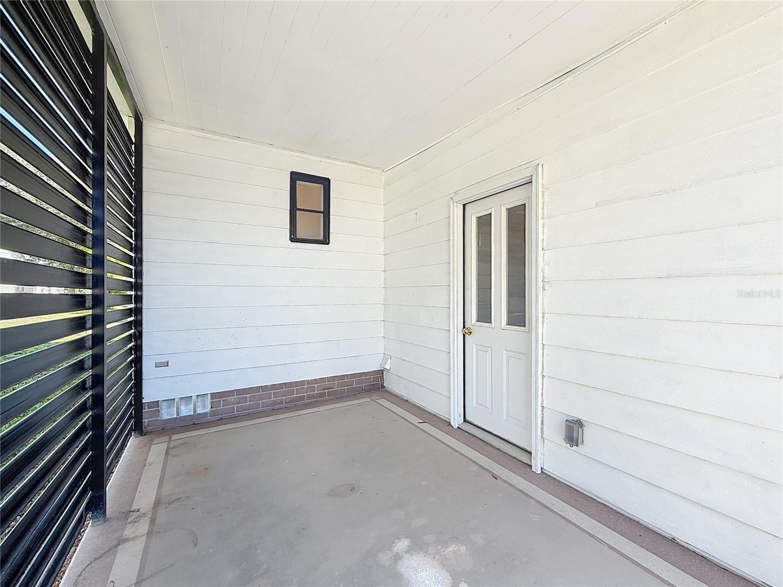 Image 18 of 34 For 805 Camelia Court