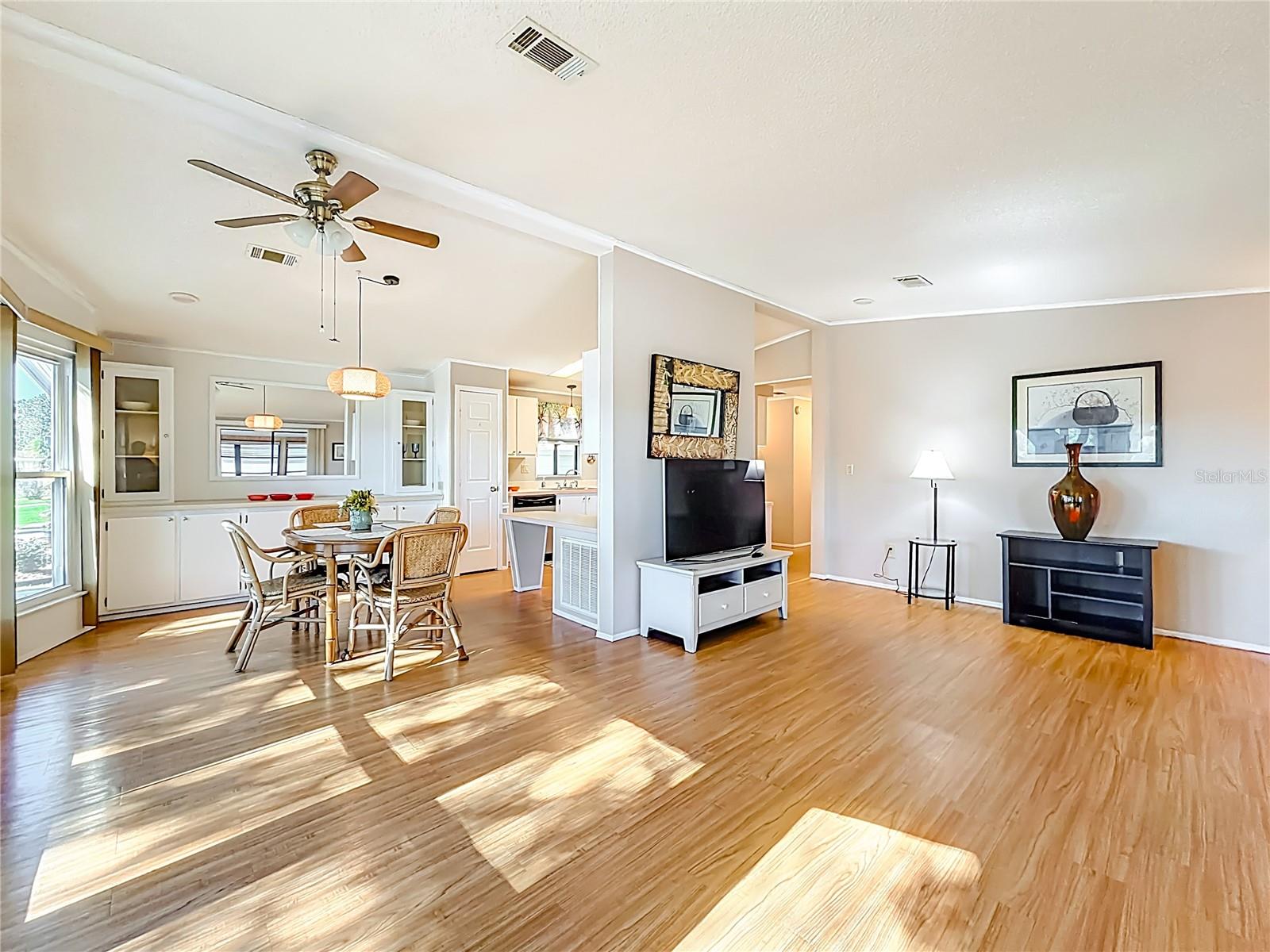 Image 5 of 34 For 805 Camelia Court