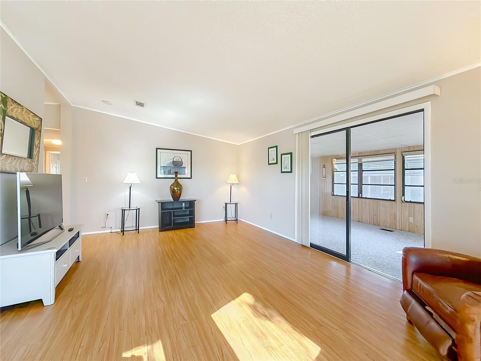 Image 6 of 34 For 805 Camelia Court