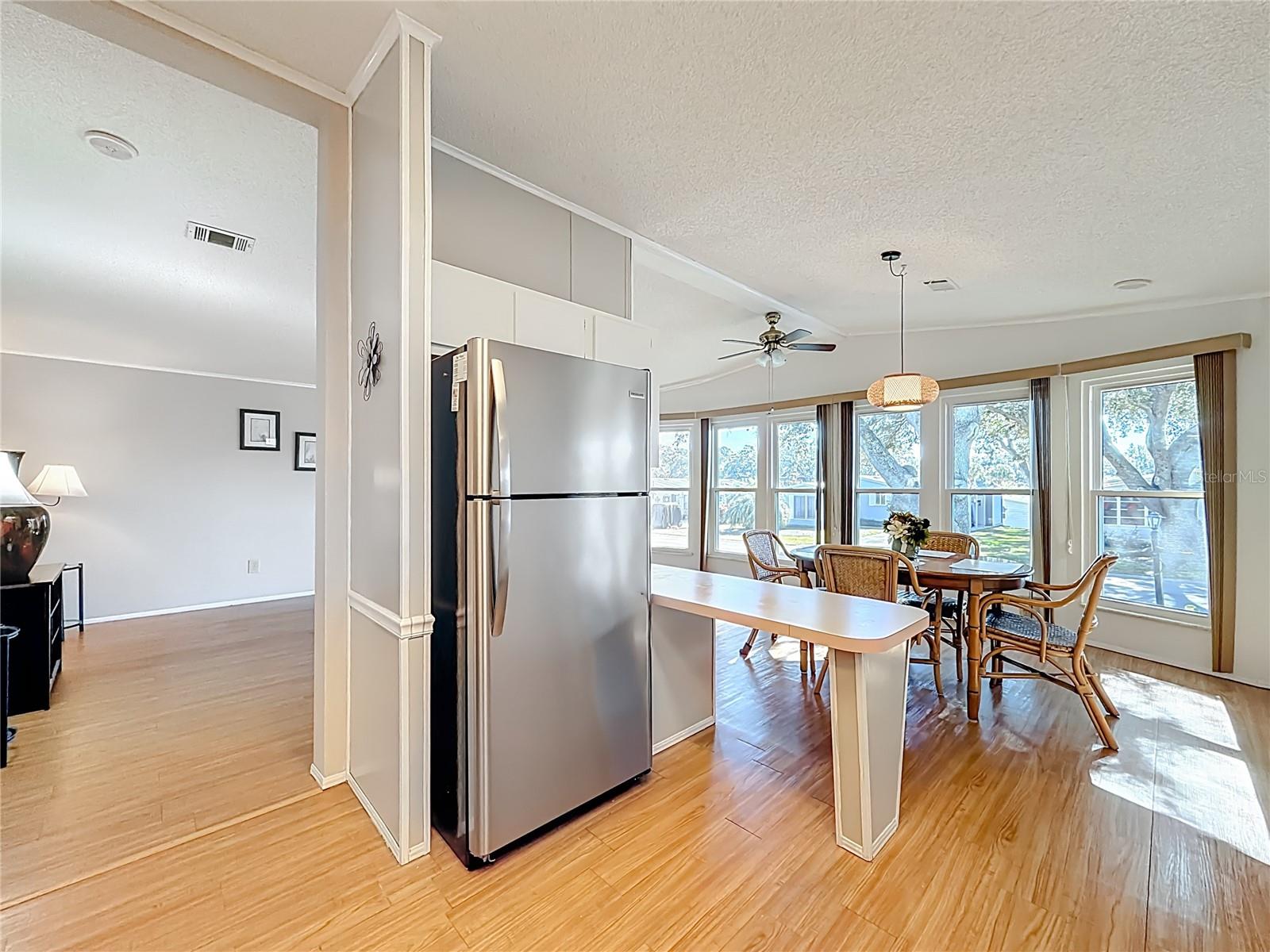 Image 8 of 34 For 805 Camelia Court