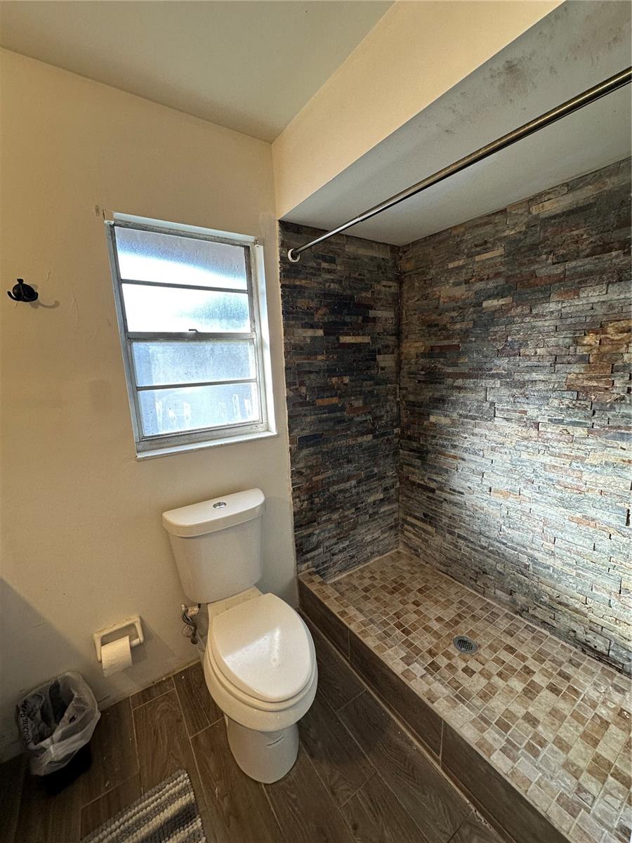 Image 17 of 29 For 22 Windtree Lane 203