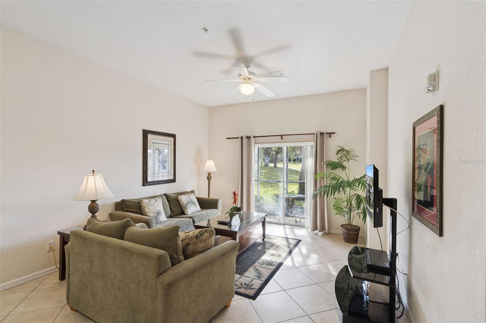 Image 4 of 66 For 1103 Gran Bahama Boulevard