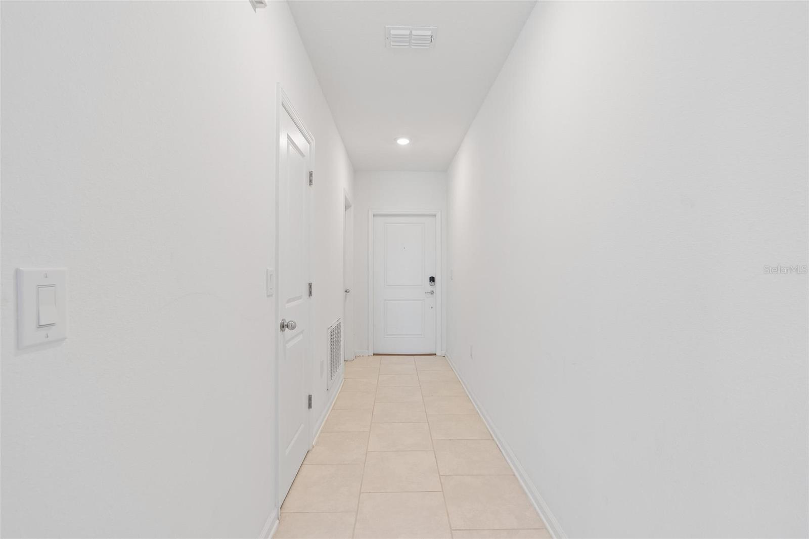 Image 11 of 34 For 360 Loch Ct