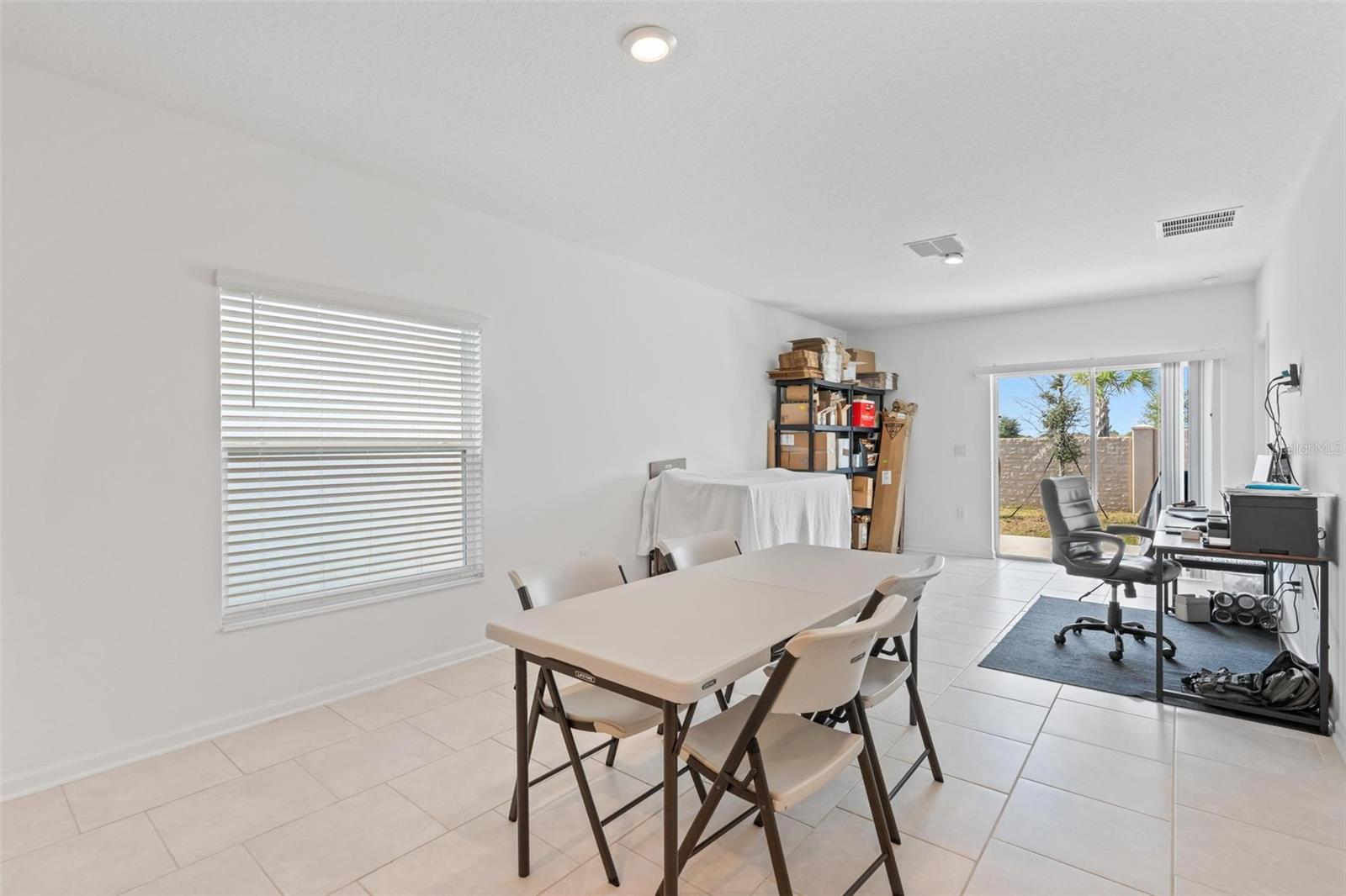 Image 17 of 34 For 360 Loch Ct