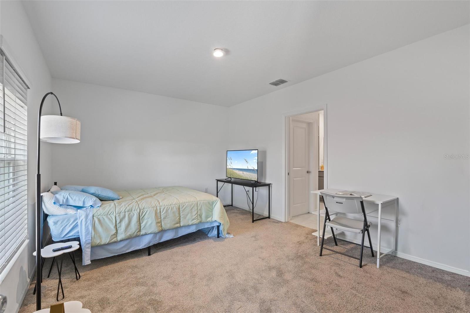 Image 18 of 34 For 360 Loch Ct