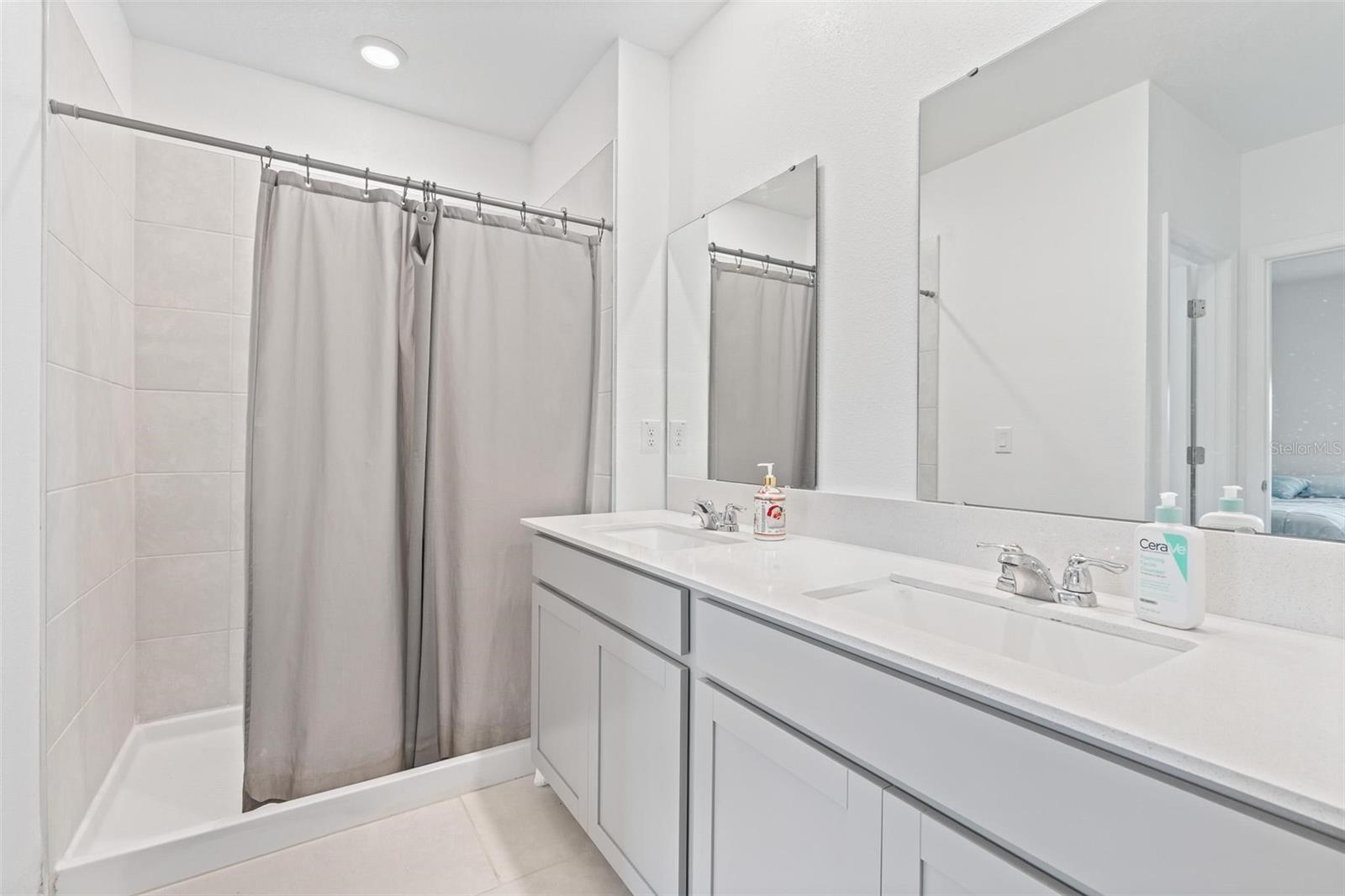 Image 20 of 34 For 360 Loch Ct