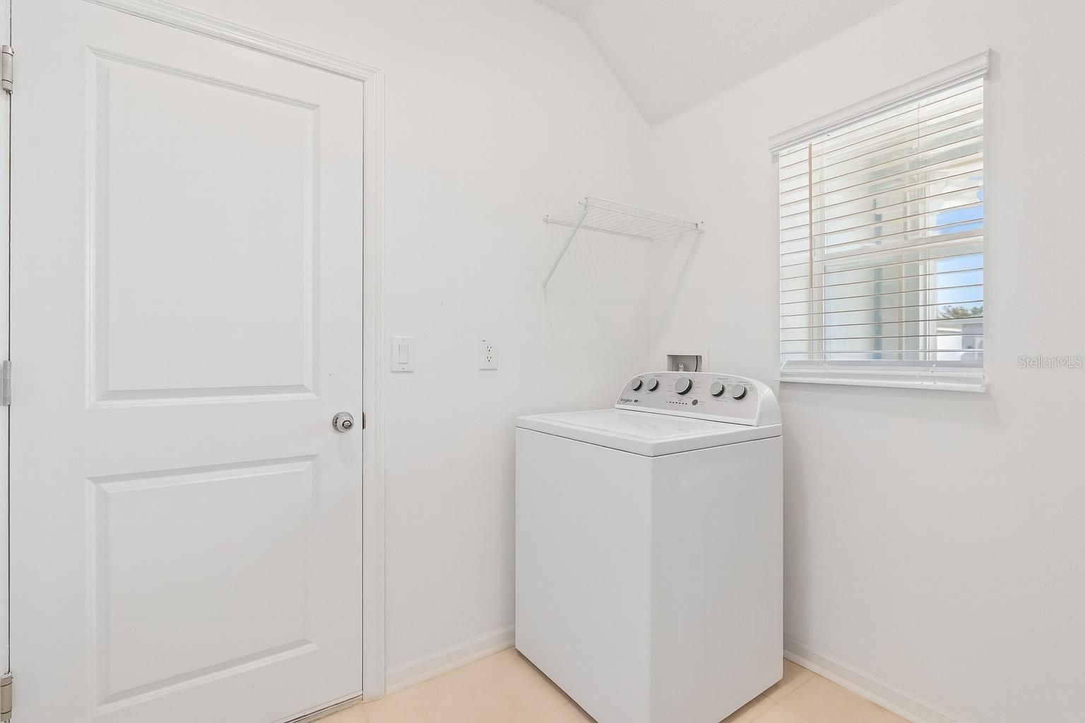 Image 30 of 34 For 360 Loch Ct