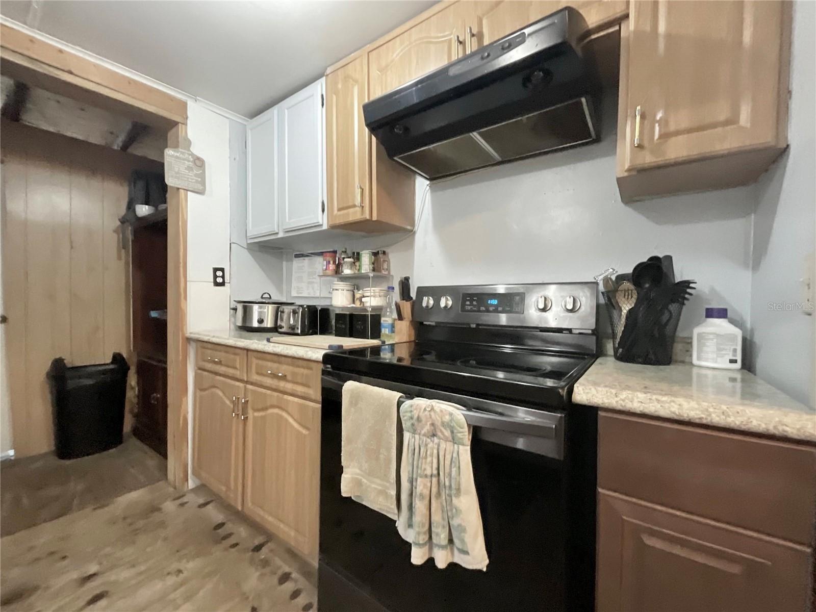 Image 11 of 29 For 1701 Sanford Street