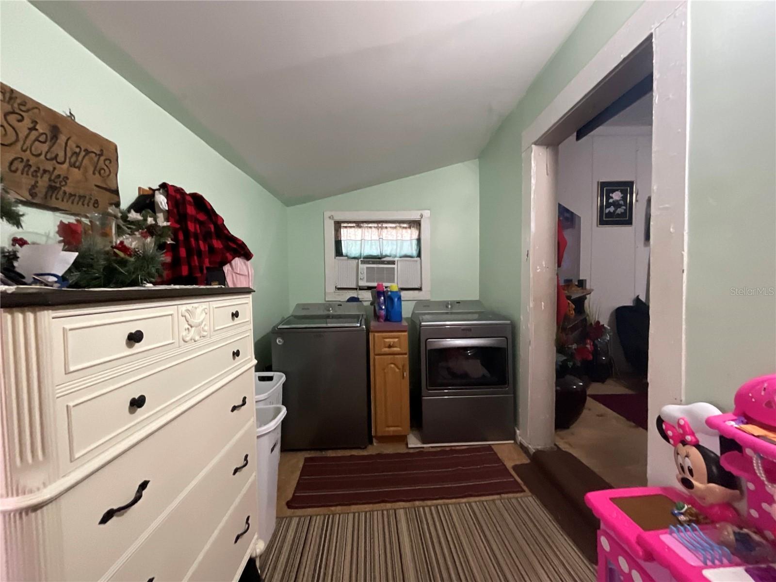 Image 6 of 29 For 1701 Sanford Street