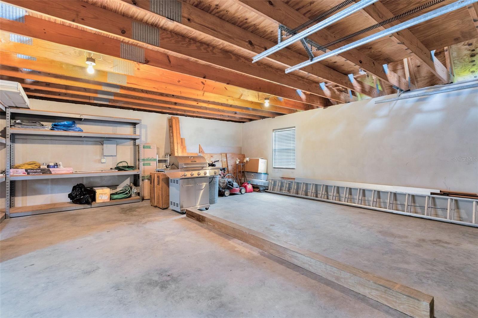 Image 29 of 41 For 435 Lantern Drive