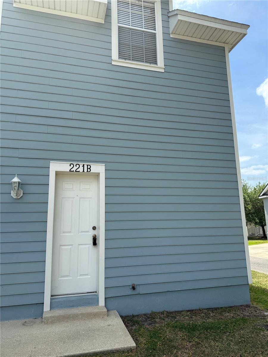 Image 2 of 8 For 221 Eastpark Drive B