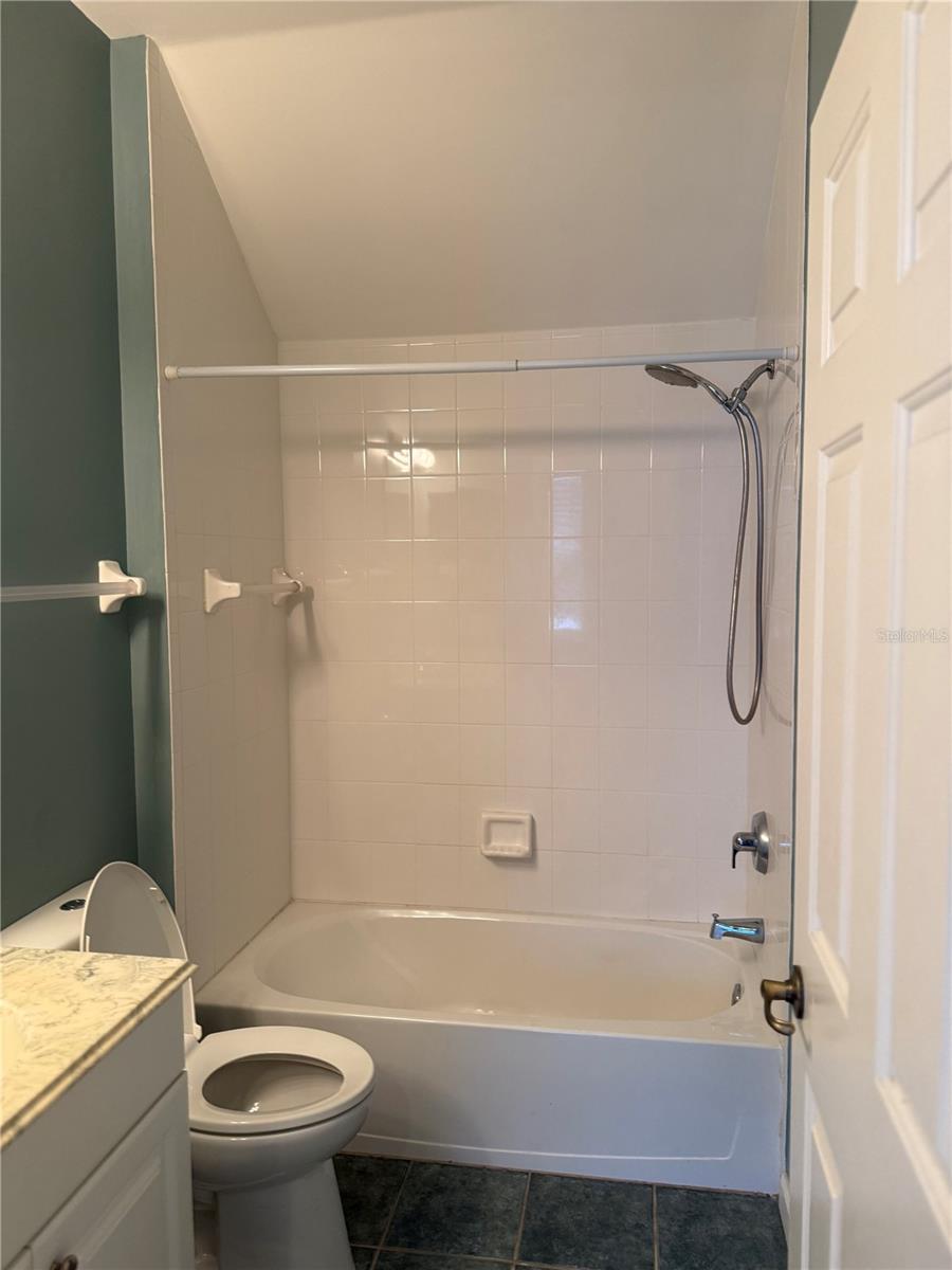 Image 8 of 8 For 221 Eastpark Drive B