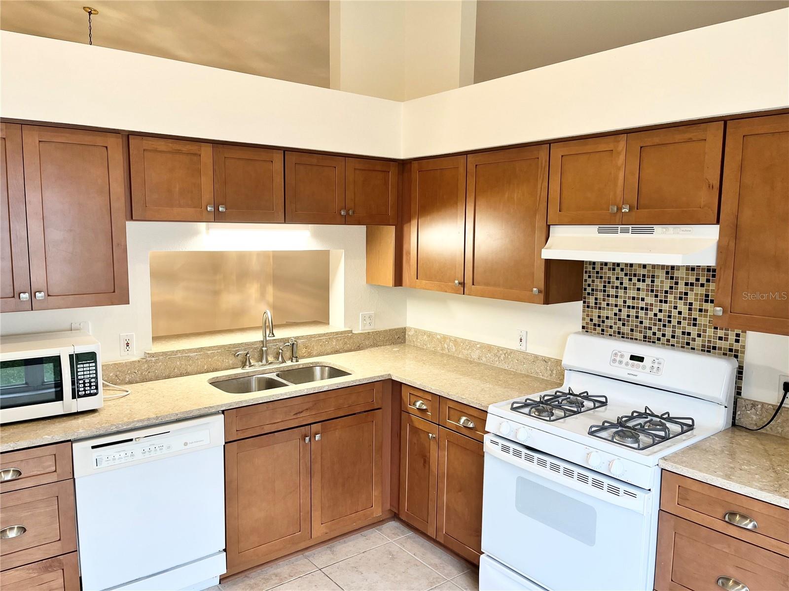 Image 11 of 44 For 3415 Santa Monica Drive