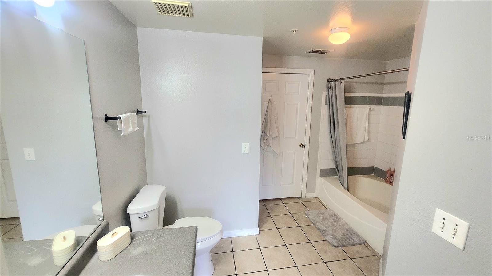 Image 26 of 46 For 6413 Astor Village Avenue 216