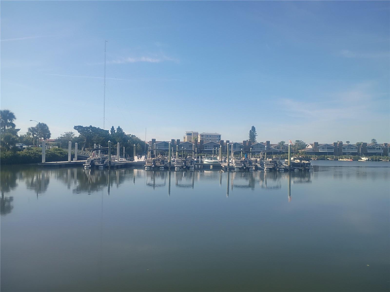 Listing photo id 8 for 147 Middle Way