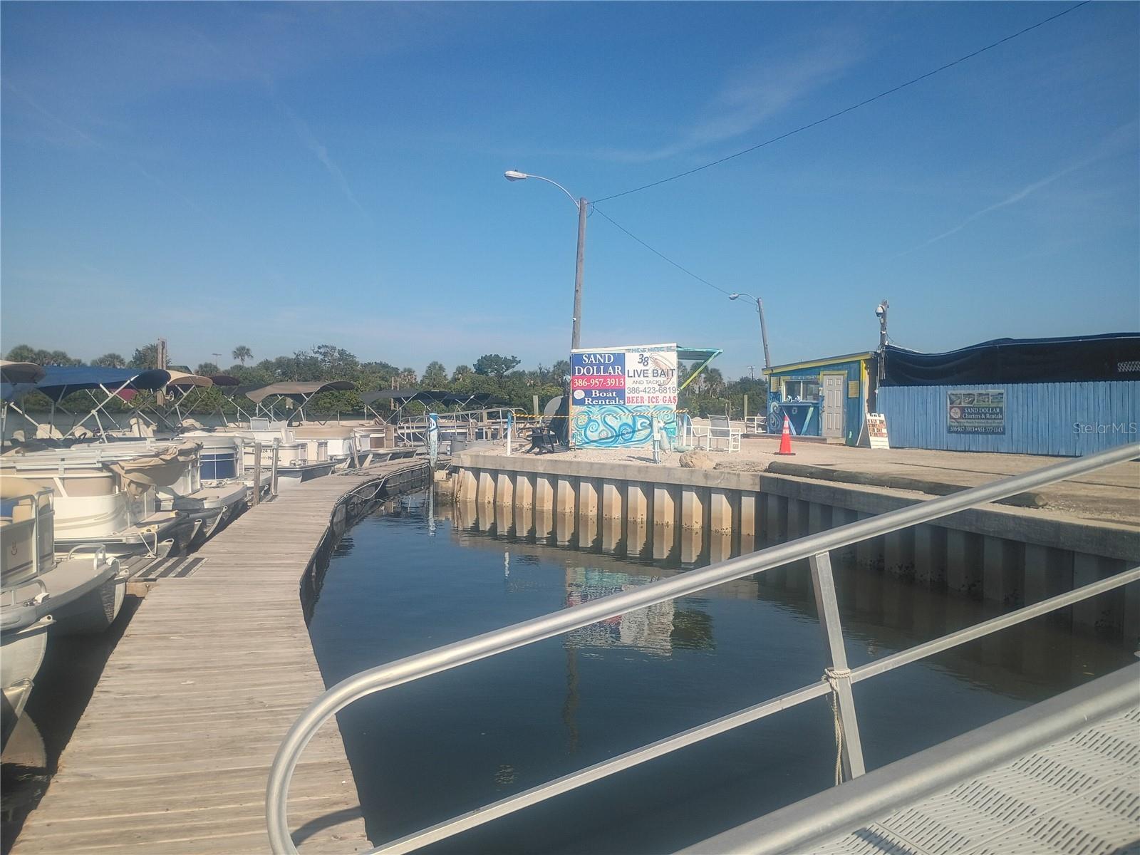 Listing photo id 6 for 147 Middle Way