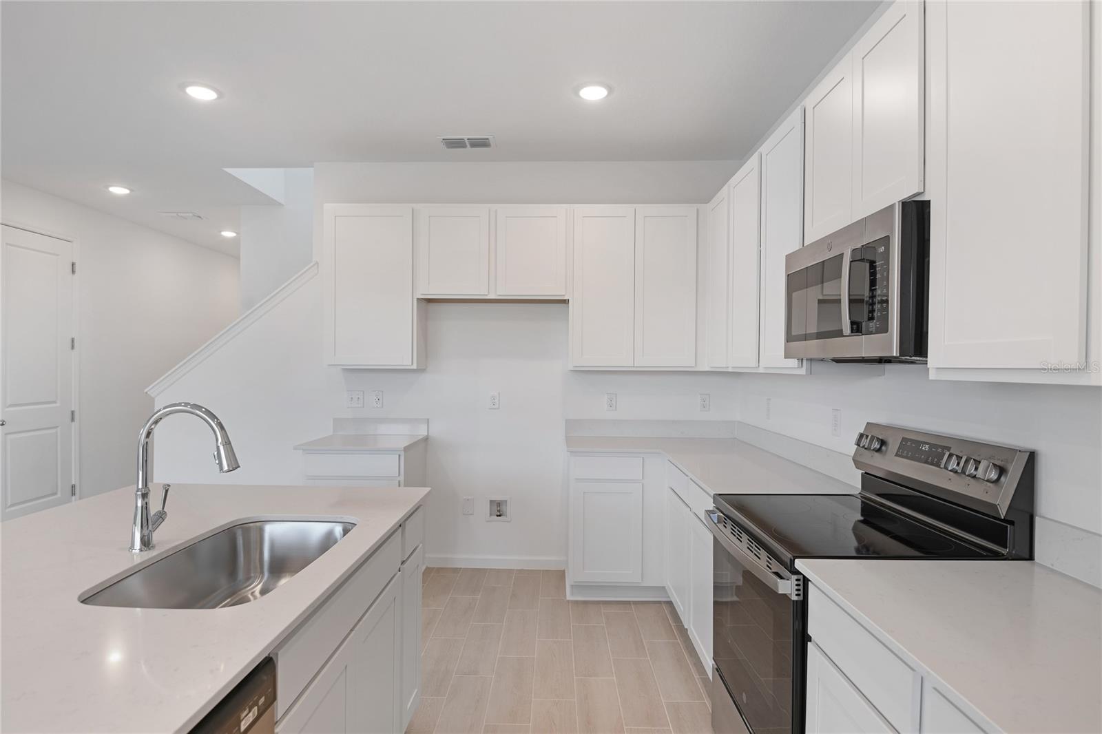 Image 6 of 19 For 1257 Daisy Hill Avenue