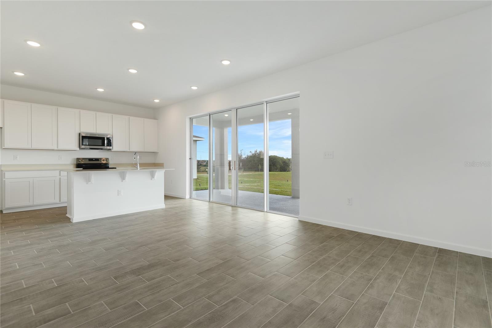 Image 11 of 23 For 1272 Daisy Hill Avenue