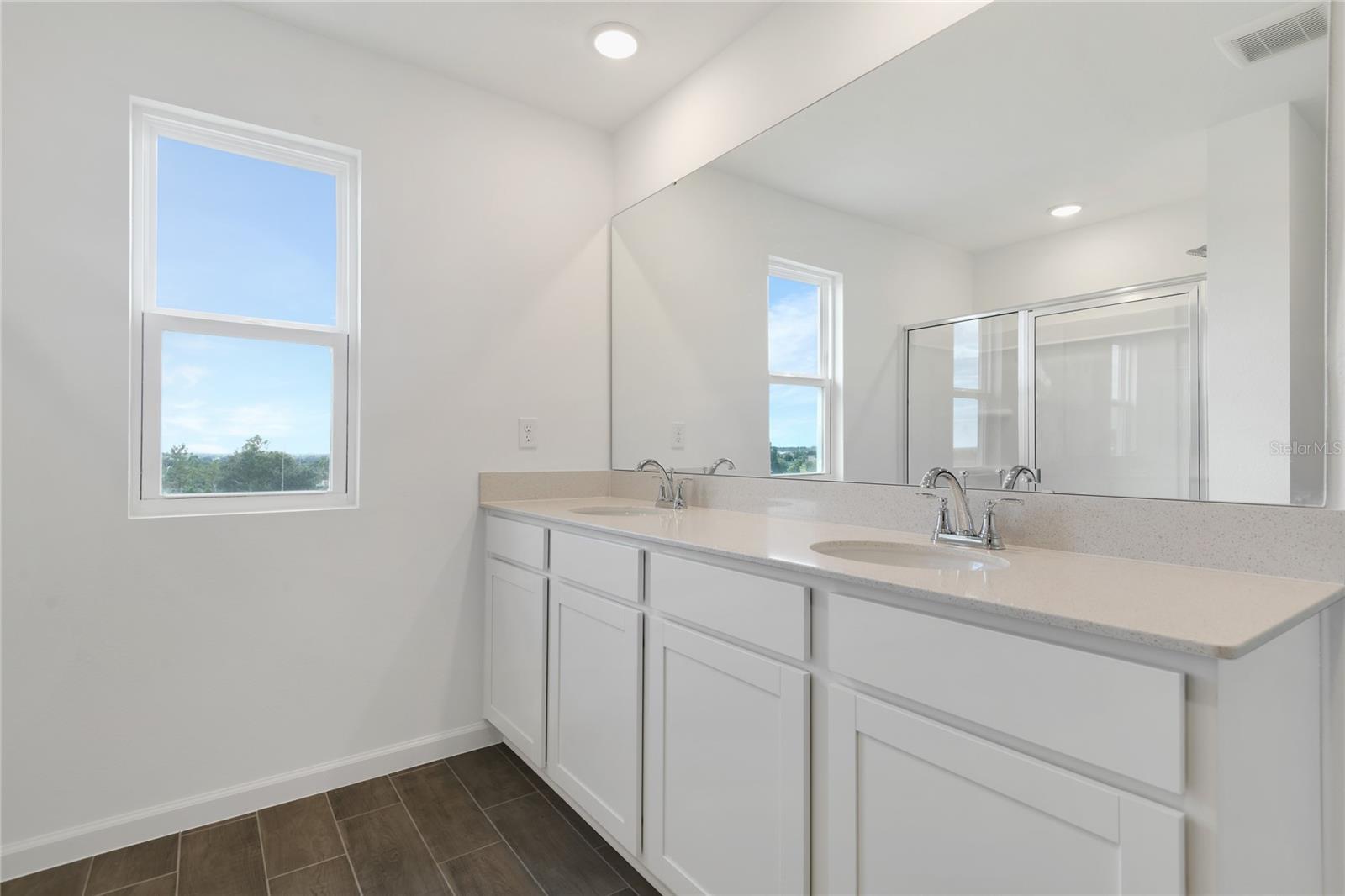 Image 14 of 23 For 1272 Daisy Hill Avenue