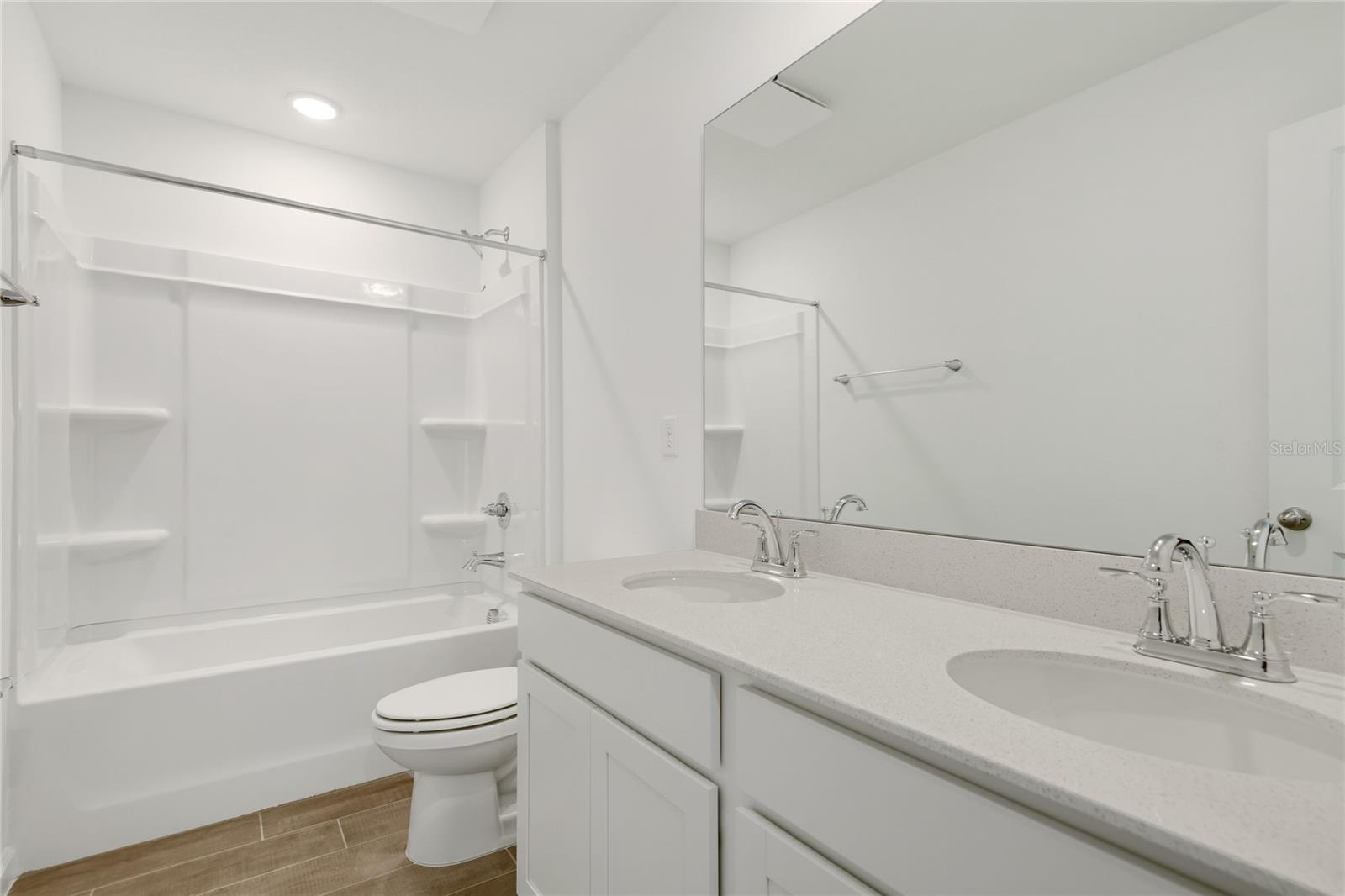 Image 16 of 23 For 1272 Daisy Hill Avenue