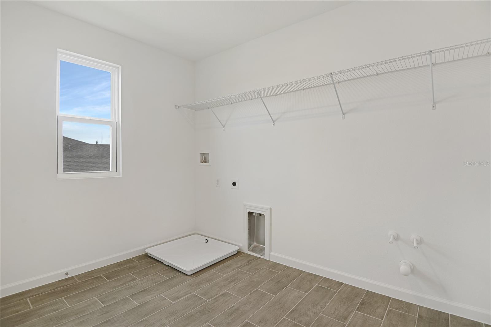 Image 20 of 23 For 1272 Daisy Hill Avenue