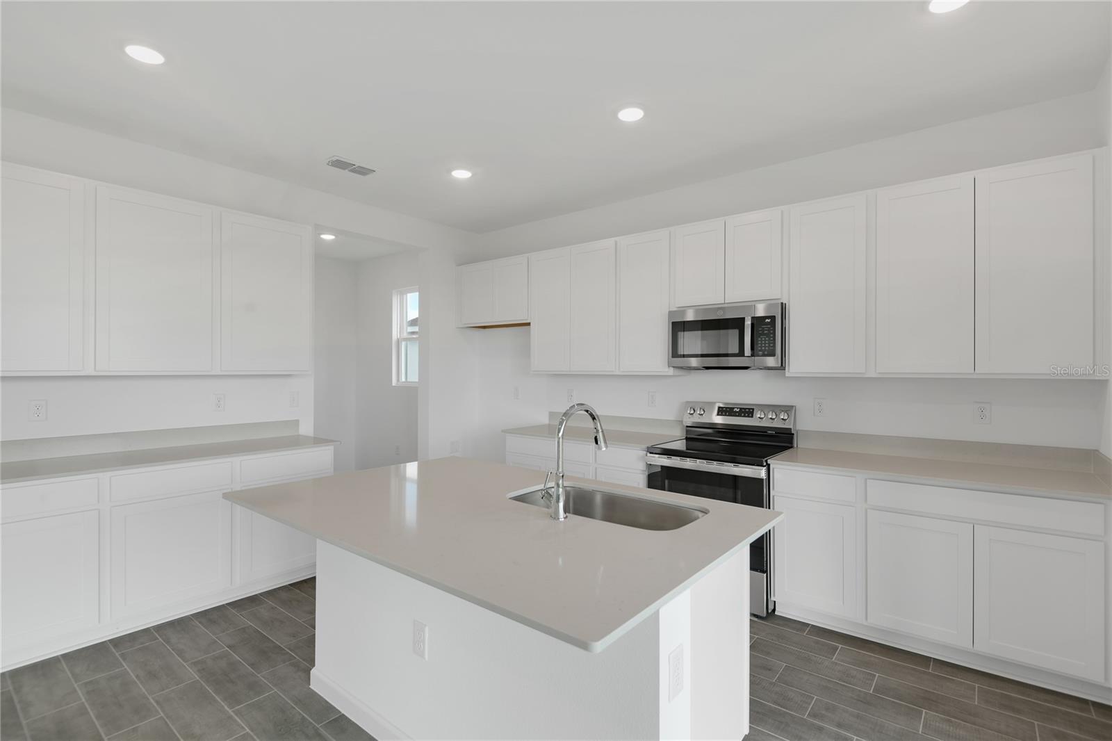 Image 7 of 23 For 1272 Daisy Hill Avenue