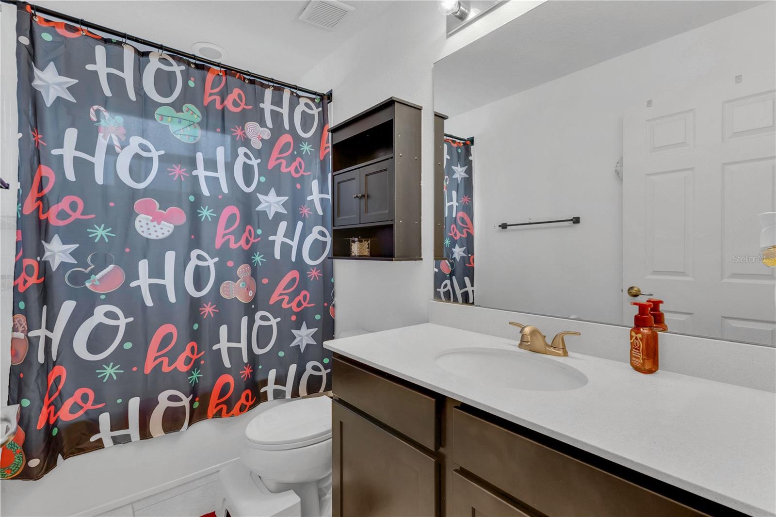 Listing photo id 9 for 1873 Overcup Avenue