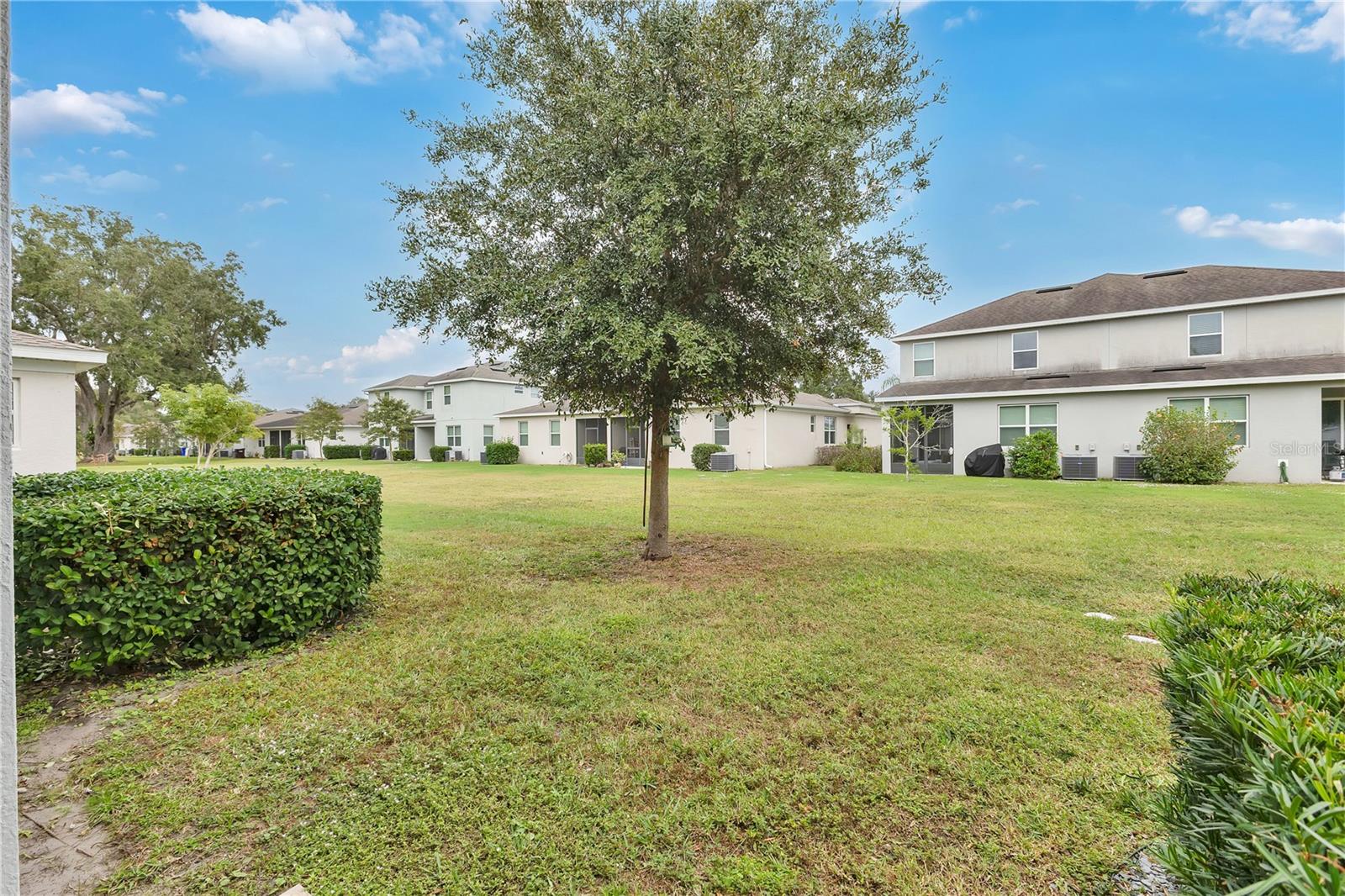 Listing photo id 12 for 1873 Overcup Avenue