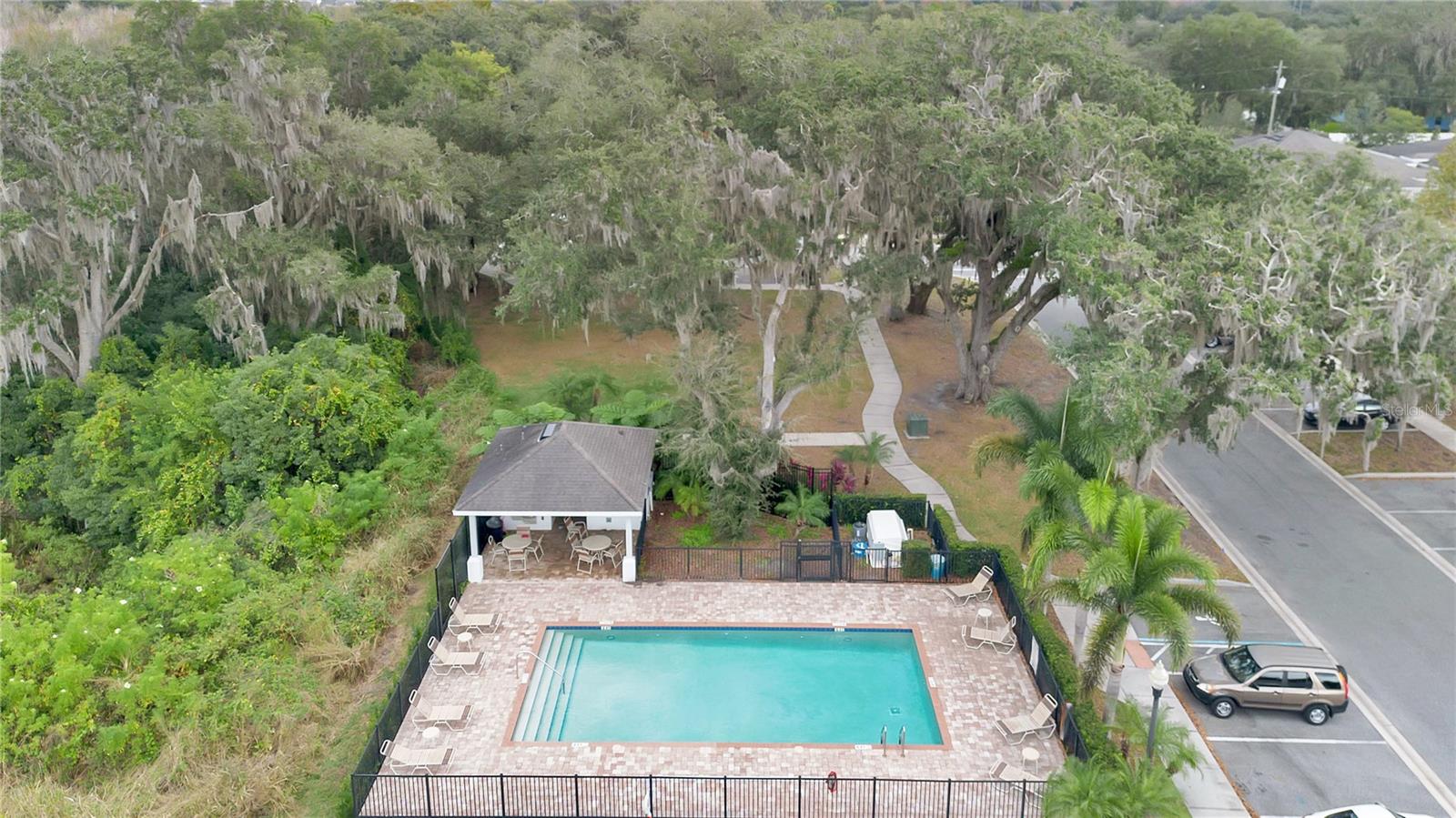 Listing photo id 21 for 1873 Overcup Avenue