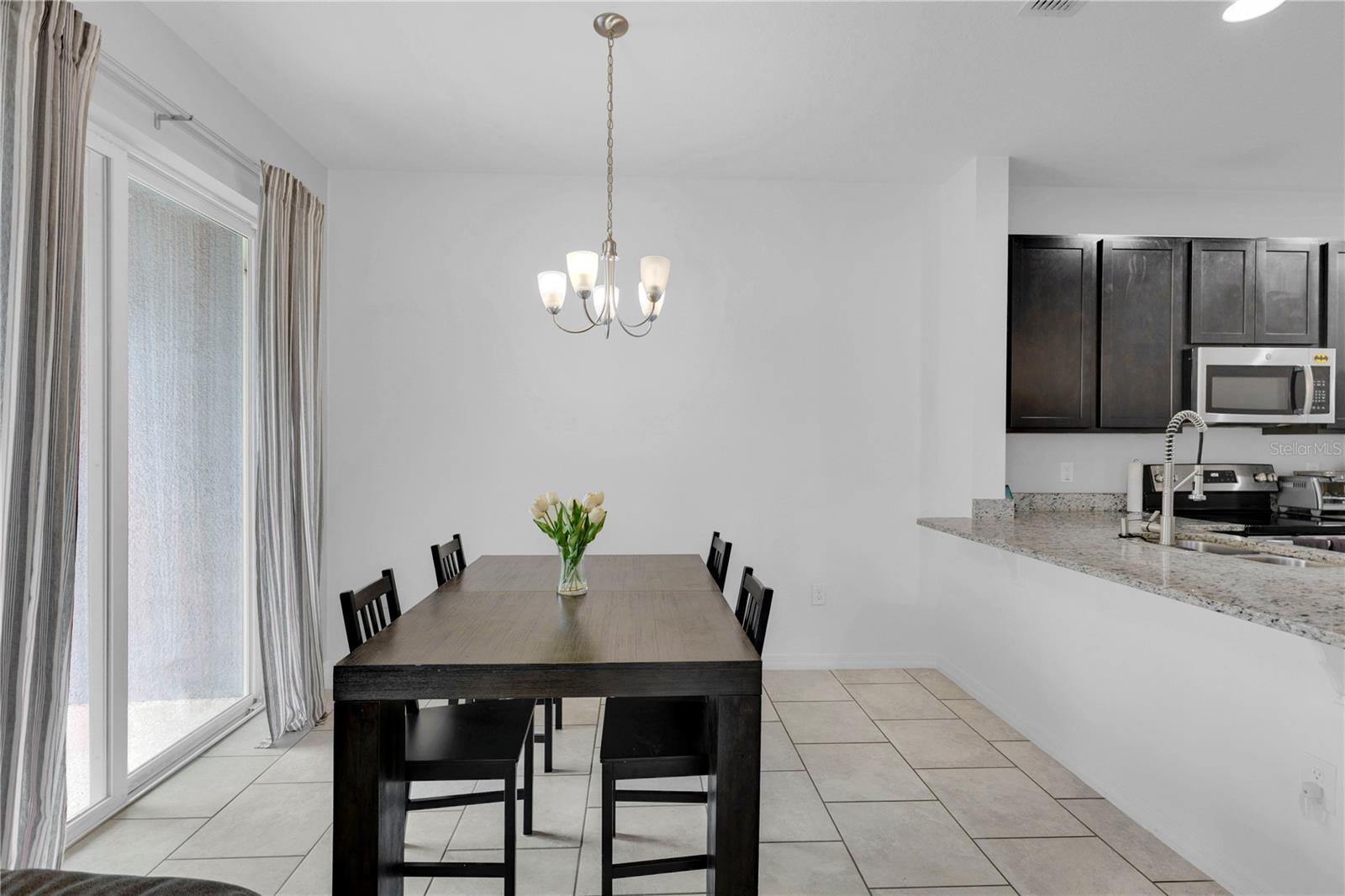 Listing photo id 3 for 1873 Overcup Avenue