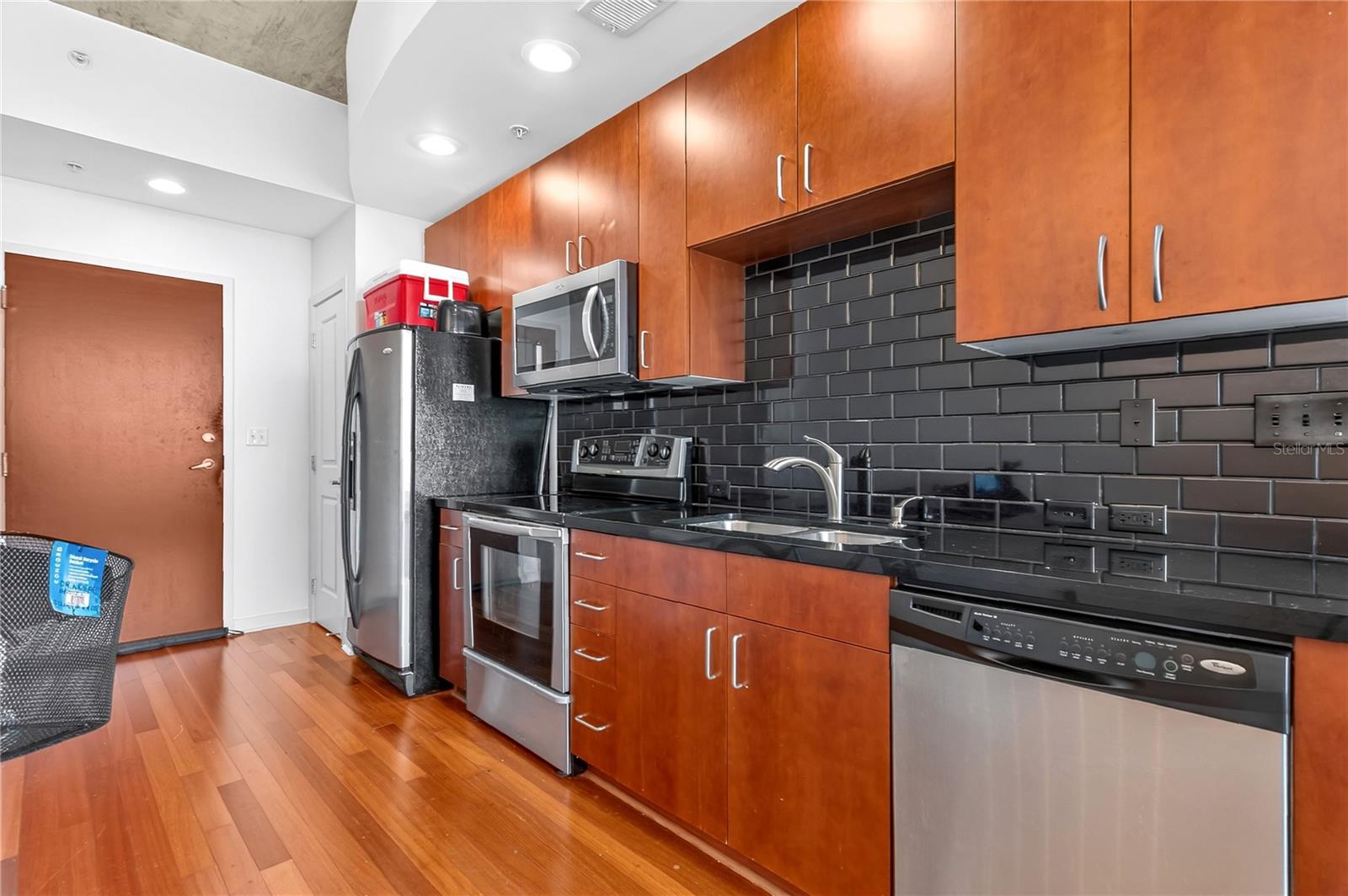 Image 11 of 36 For 155 Court Avenue 2403