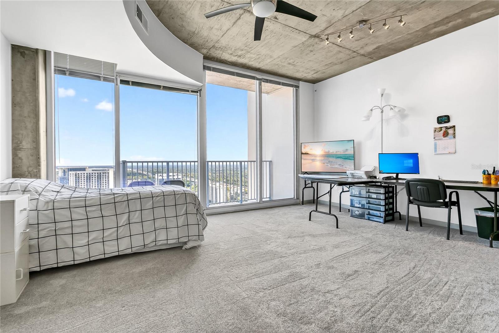 Image 14 of 36 For 155 Court Avenue 2403