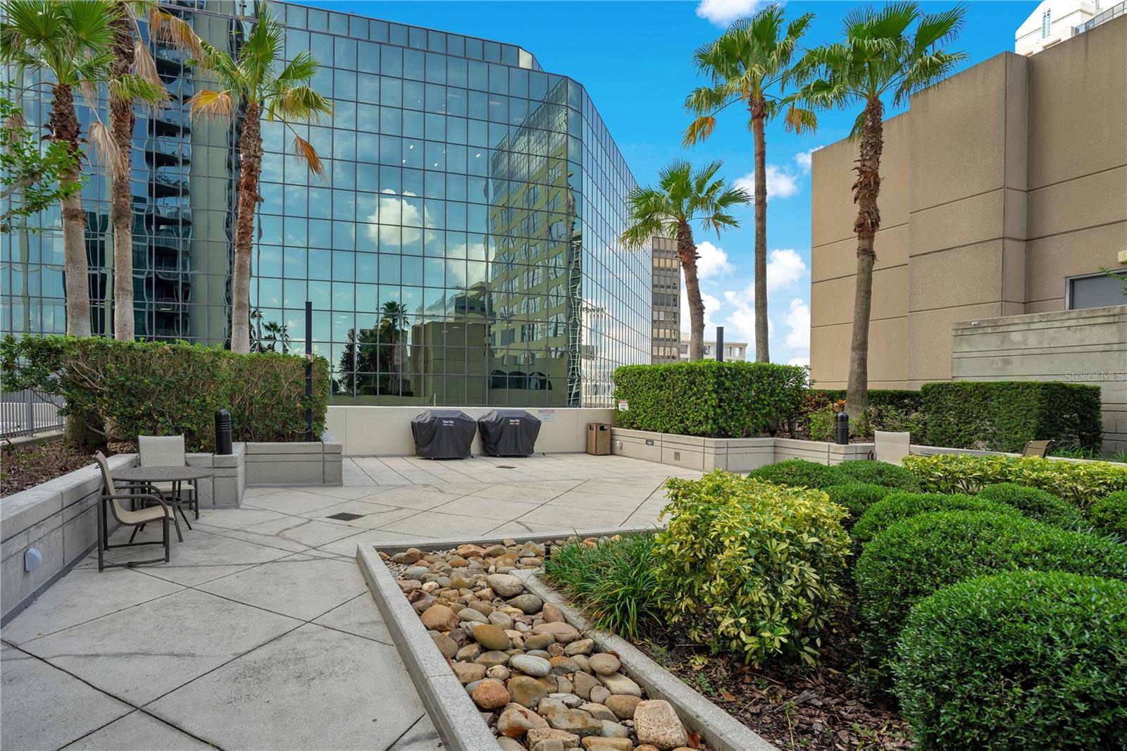 Image 27 of 36 For 155 Court Avenue 2403