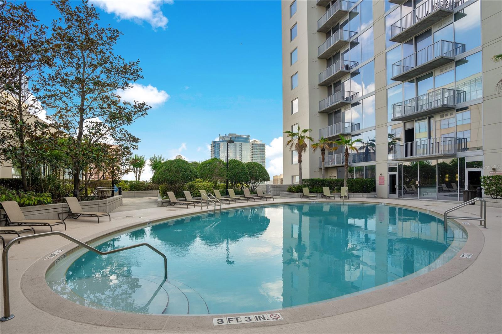 Image 28 of 36 For 155 Court Avenue 2403